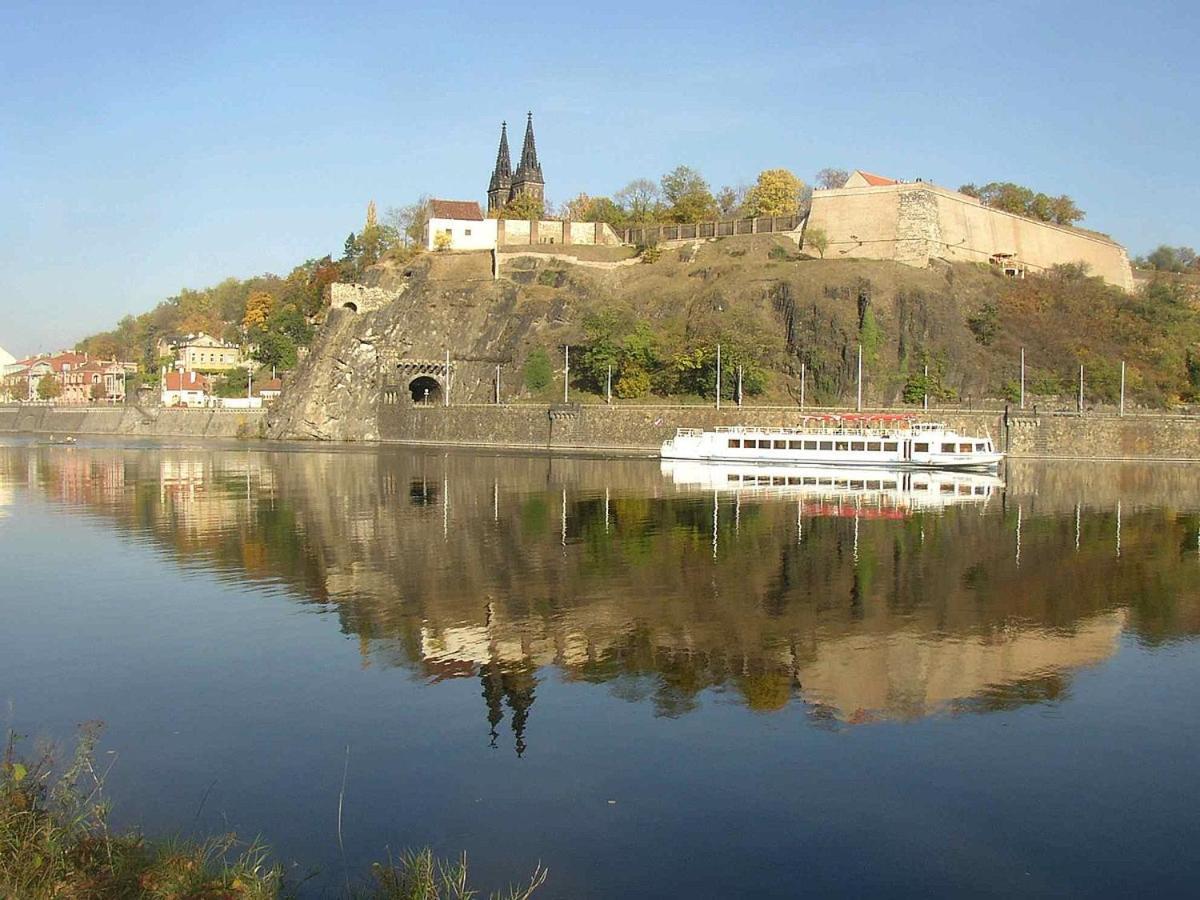 Helen Homestay Vysehrad Prag Exterior foto