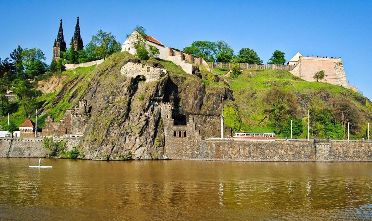 Helen Homestay Vysehrad Prag Exterior foto