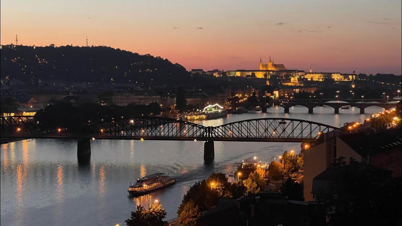 Helen Homestay Vysehrad Prag Exterior foto