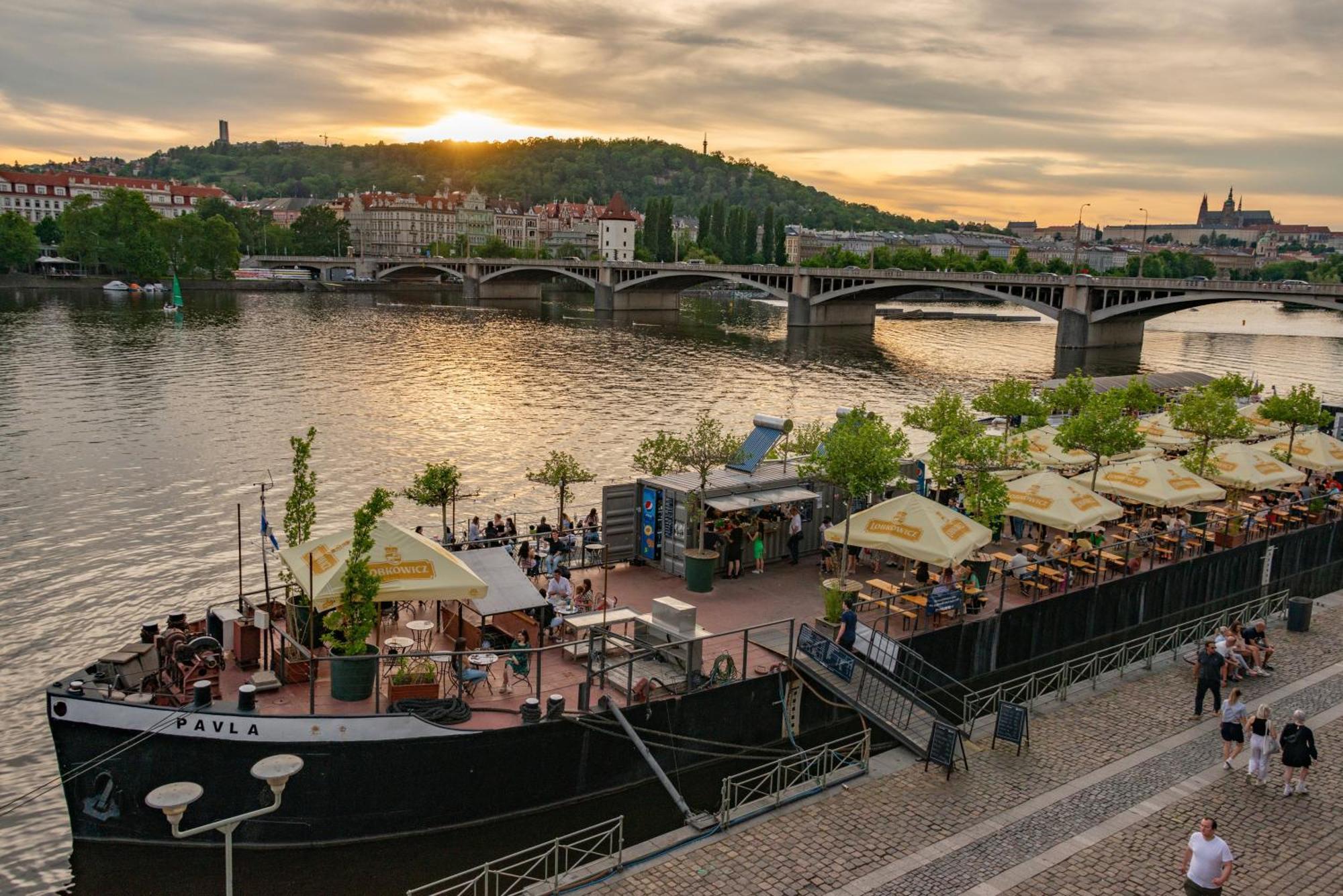 Helen Homestay Vysehrad Prag Exterior foto