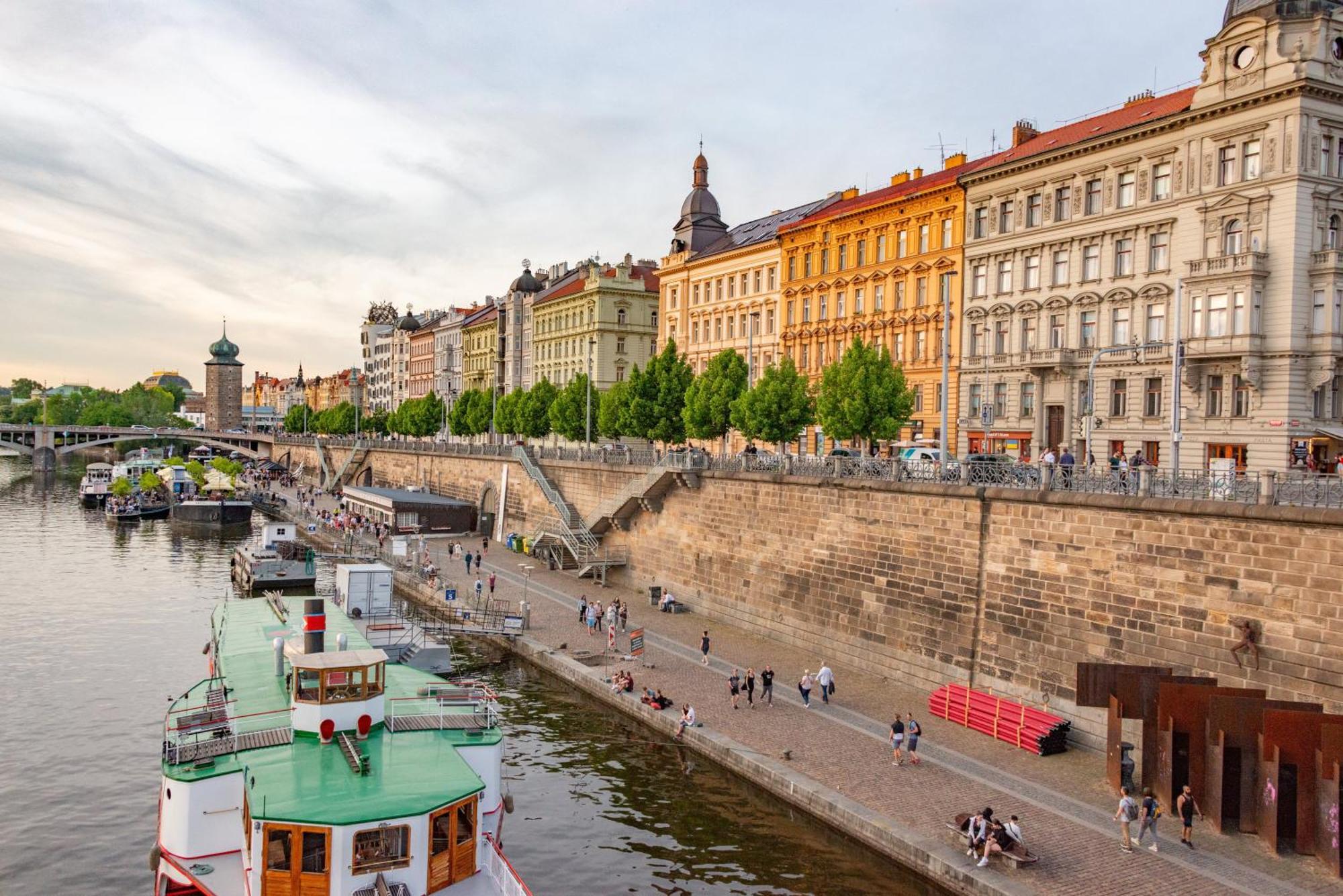Helen Homestay Vysehrad Prag Exterior foto
